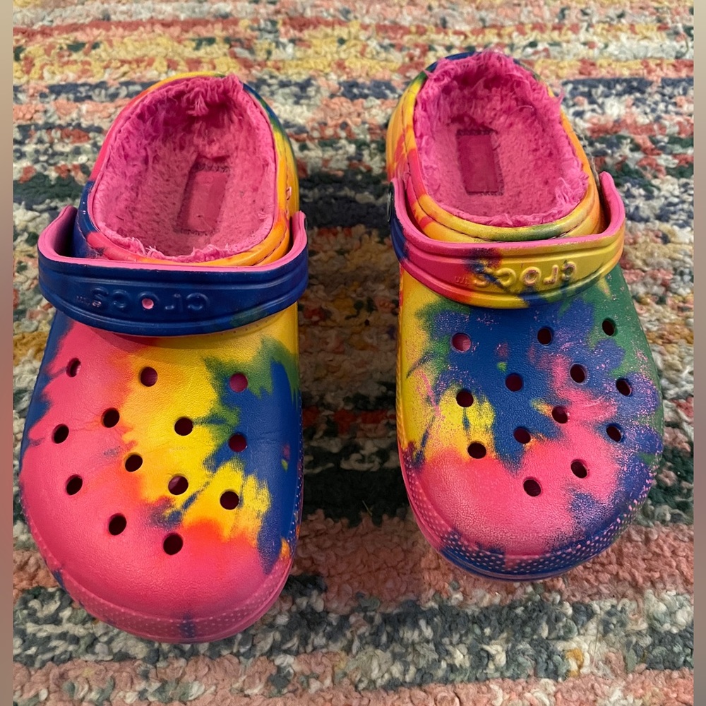 Girls Classic Lined Crocs Size 13